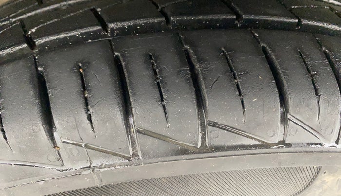 2021 Maruti Alto LXI, Petrol, Manual, 6,835 km, Left Front Tyre Tread