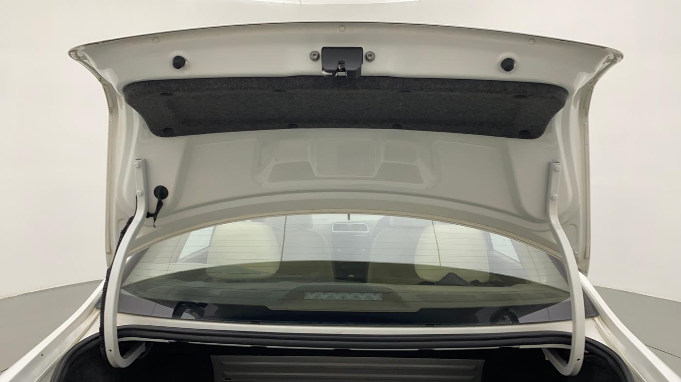2016 Skoda Rapid STYLE 1.5 TDI AT, Diesel, Automatic, 1,14,346 km, Boot Door Open