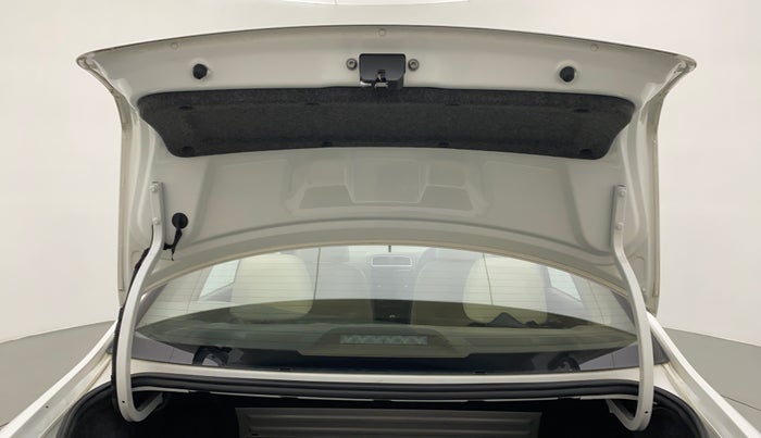 2016 Skoda Rapid STYLE 1.5 TDI AT, Diesel, Automatic, 1,14,346 km, Boot Door Open