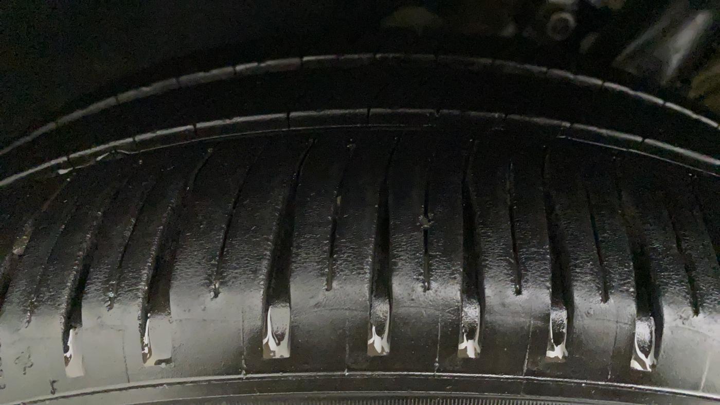 2016 Skoda Rapid STYLE 1.5 TDI AT, Diesel, Automatic, 1,14,346 km, Left Front Tyre Tread