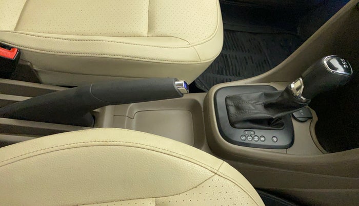 2016 Skoda Rapid STYLE 1.5 TDI AT, Diesel, Automatic, 1,14,346 km, Gear Lever