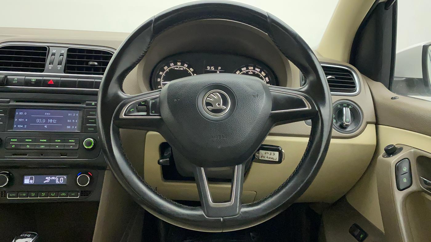 2016 Skoda Rapid STYLE 1.5 TDI AT, Diesel, Automatic, 1,14,346 km, Steering Wheel Close Up