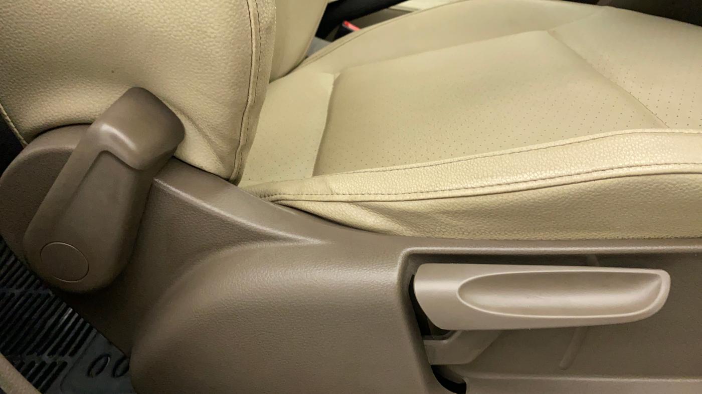 2016 Skoda Rapid STYLE 1.5 TDI AT, Diesel, Automatic, 1,14,346 km, Driver Side Adjustment Panel