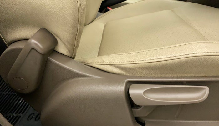 2016 Skoda Rapid STYLE 1.5 TDI AT, Diesel, Automatic, 1,14,346 km, Driver Side Adjustment Panel