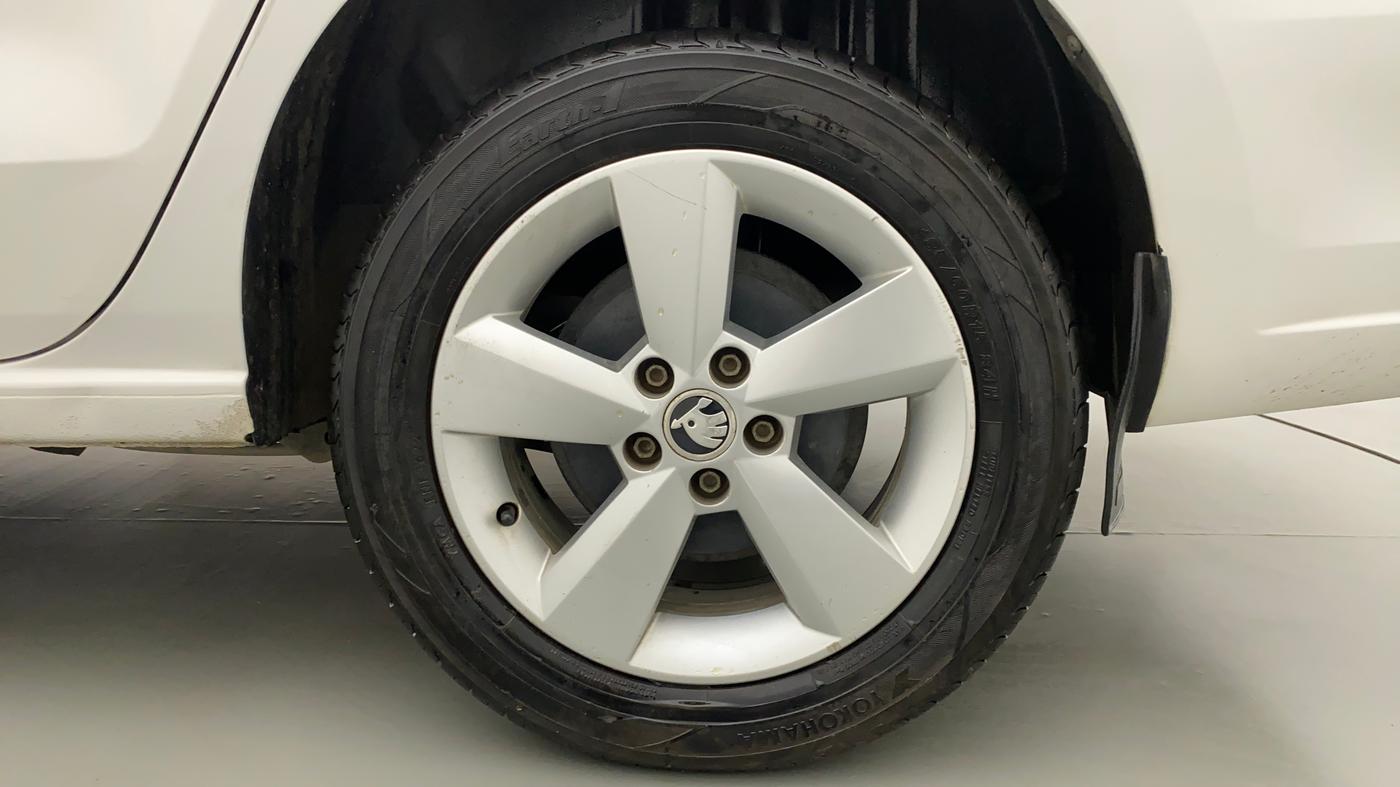 2016 Skoda Rapid STYLE 1.5 TDI AT, Diesel, Automatic, 1,14,346 km, Left Rear Wheel