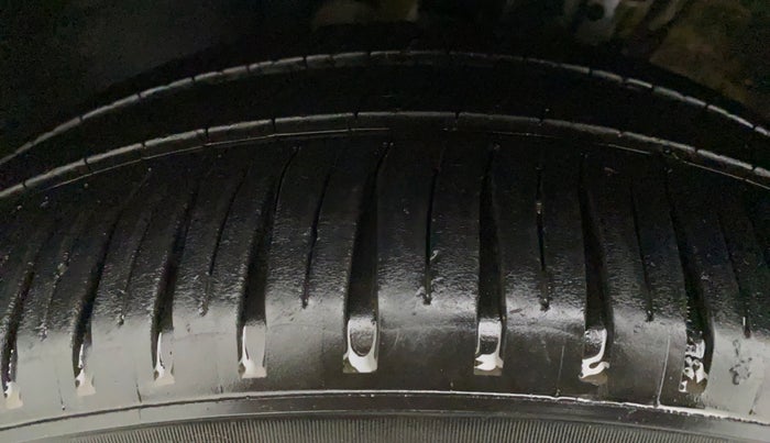2016 Skoda Rapid STYLE 1.5 TDI AT, Diesel, Automatic, 1,14,346 km, Right Front Tyre Tread
