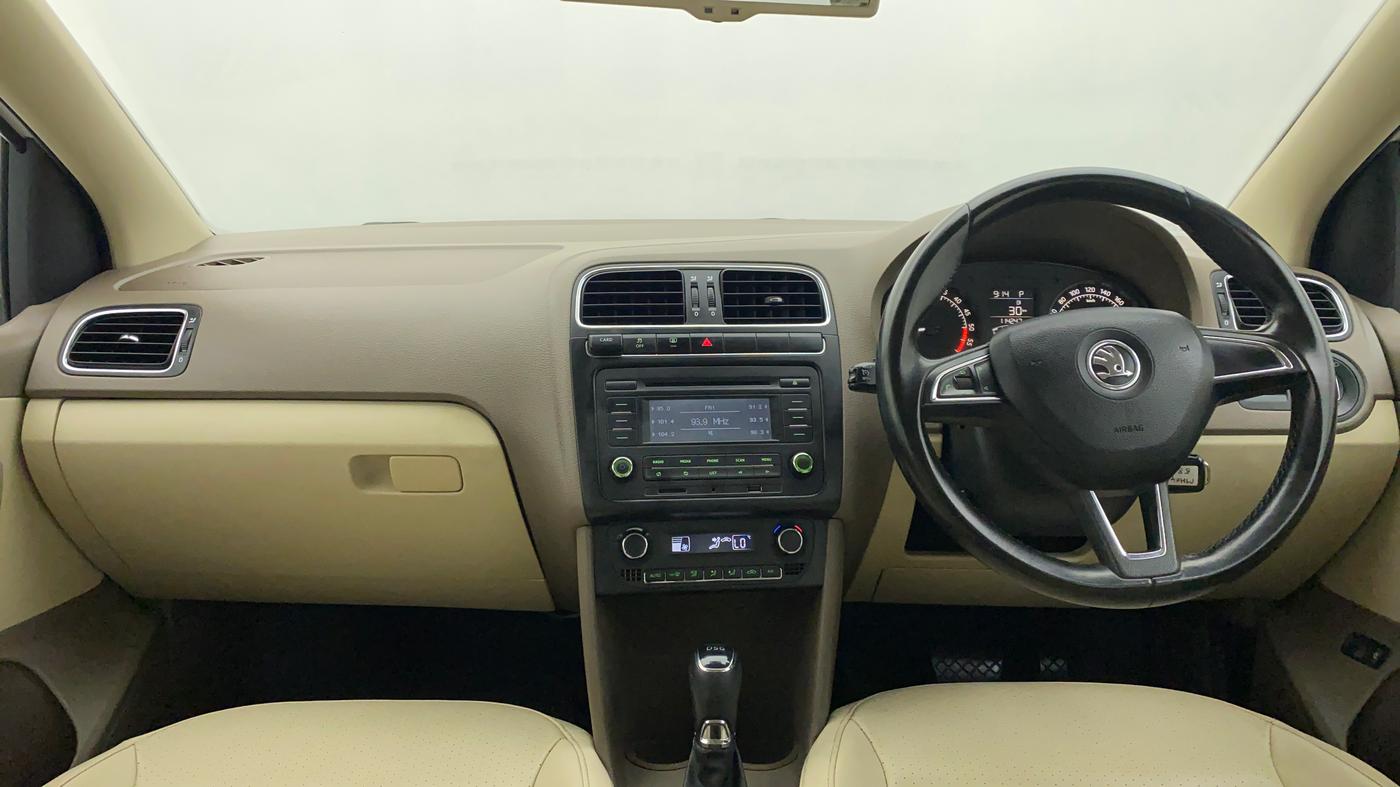 2016 Skoda Rapid STYLE 1.5 TDI AT, Diesel, Automatic, 1,14,346 km, Dashboard