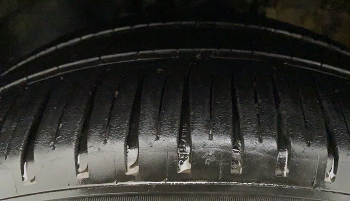 2016 Skoda Rapid STYLE 1.5 TDI AT, Diesel, Automatic, 1,14,346 km, Right Rear Tyre Tread