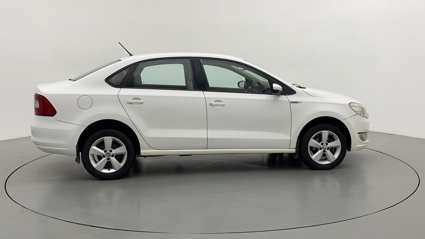 2016 Skoda Rapid STYLE 1.5 TDI AT, Diesel, Automatic, 1,14,346 km, Right Side