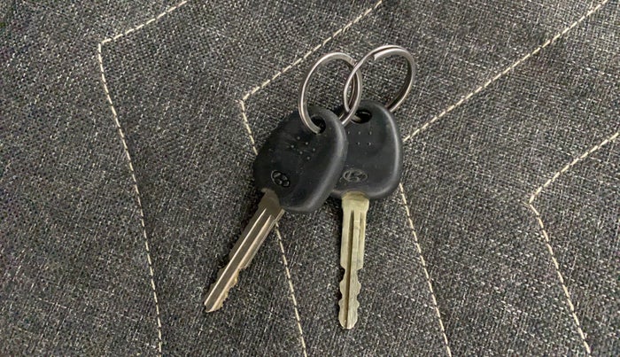 2013 Hyundai i10 MAGNA 1.1, Petrol, Manual, 1,02,588 km, Key Close Up