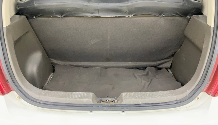 2013 Hyundai i10 MAGNA 1.1, Petrol, Manual, 1,02,588 km, Boot Inside