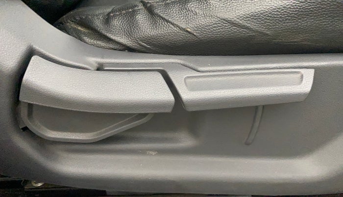 2022 Hyundai GRAND I10 NIOS SPORTZ AMT 1.2 KAPPA VTVT, Petrol, Automatic, 52,173 km, Driver Side Adjustment Panel