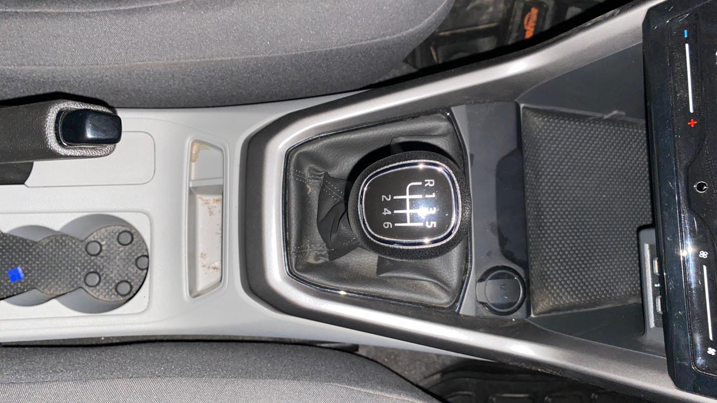 2025 Skoda KUSHAQ  Signature 1.0L TSI MT , Petrol, Manual, 2,556 km, Gear Lever