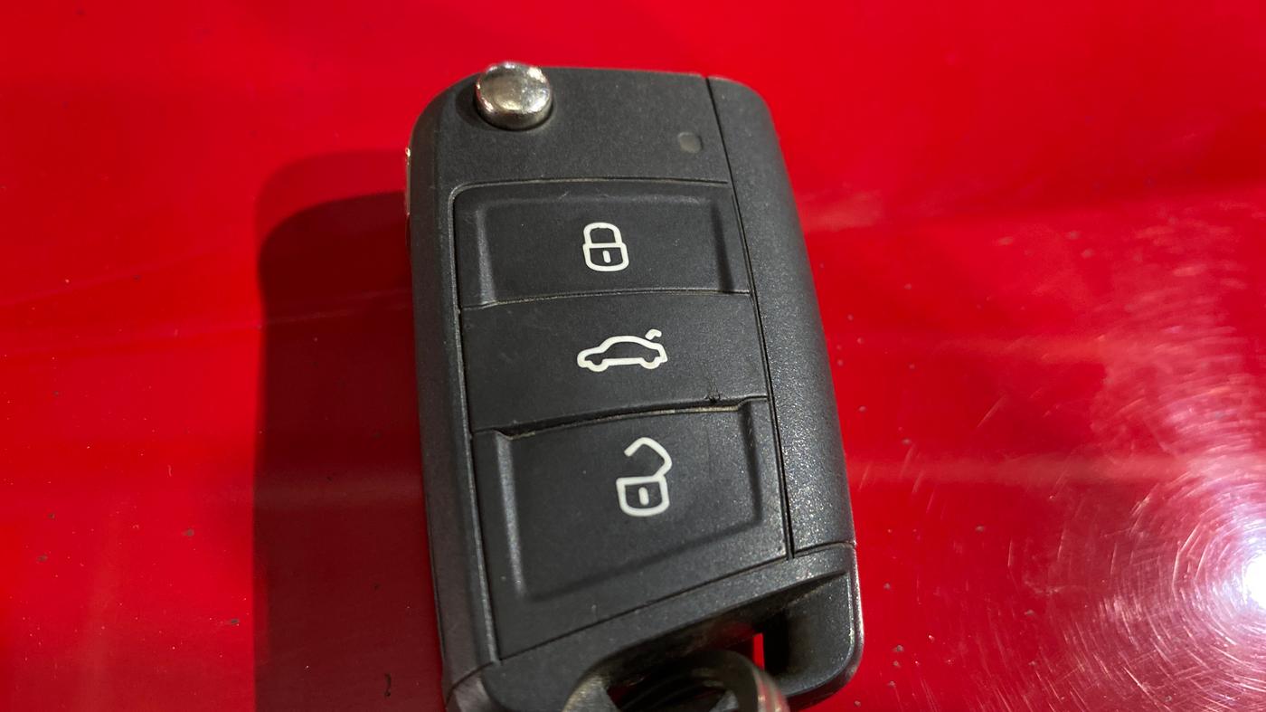 2025 Skoda KUSHAQ  Signature 1.0L TSI MT , Petrol, Manual, 2,556 km, Key Close Up