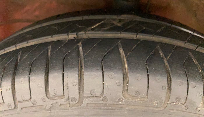 2010 Maruti Wagon R 1.0 VXI, Petrol, Manual, 33,089 km, Left Front Tyre Tread