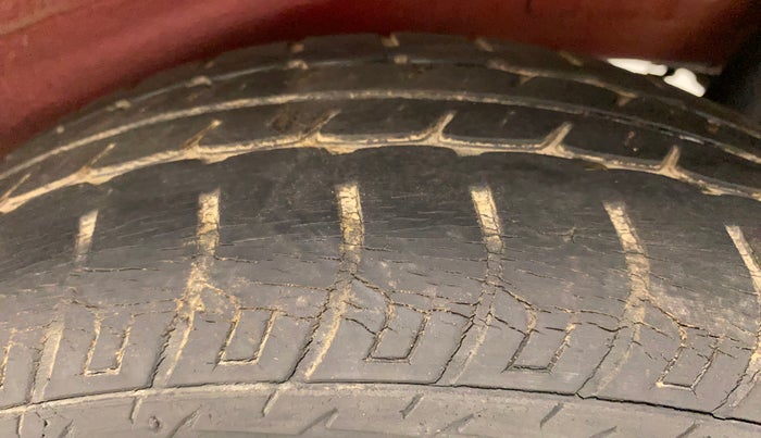 2010 Maruti Wagon R 1.0 VXI, Petrol, Manual, 33,089 km, Left Rear Tyre Tread