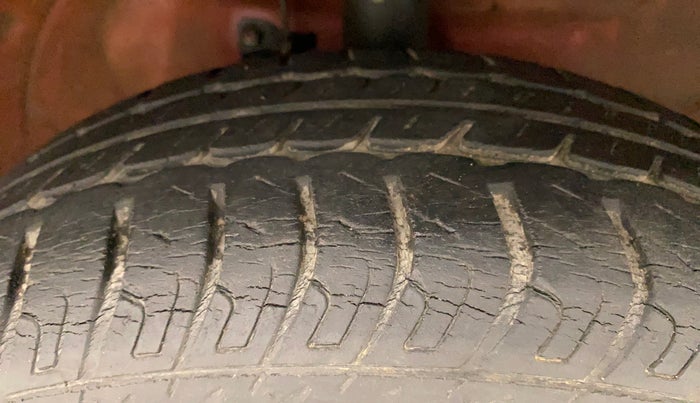 2010 Maruti Wagon R 1.0 VXI, Petrol, Manual, 33,089 km, Right Front Tyre Tread