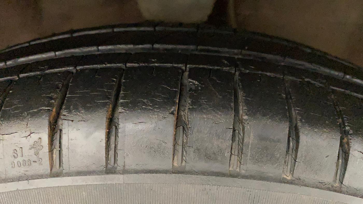 2012 Hyundai i10 SPORTZ 1.2 AT, Petrol, Automatic, 67,465 km, Right Front Tyre Tread