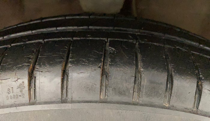2012 Hyundai i10 SPORTZ 1.2 AT, Petrol, Automatic, 67,465 km, Right Front Tyre Tread