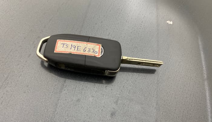 2020 Tata Tiago XZ PLUS PETROL, Petrol, Manual, 1,38,091 km, Key Close Up