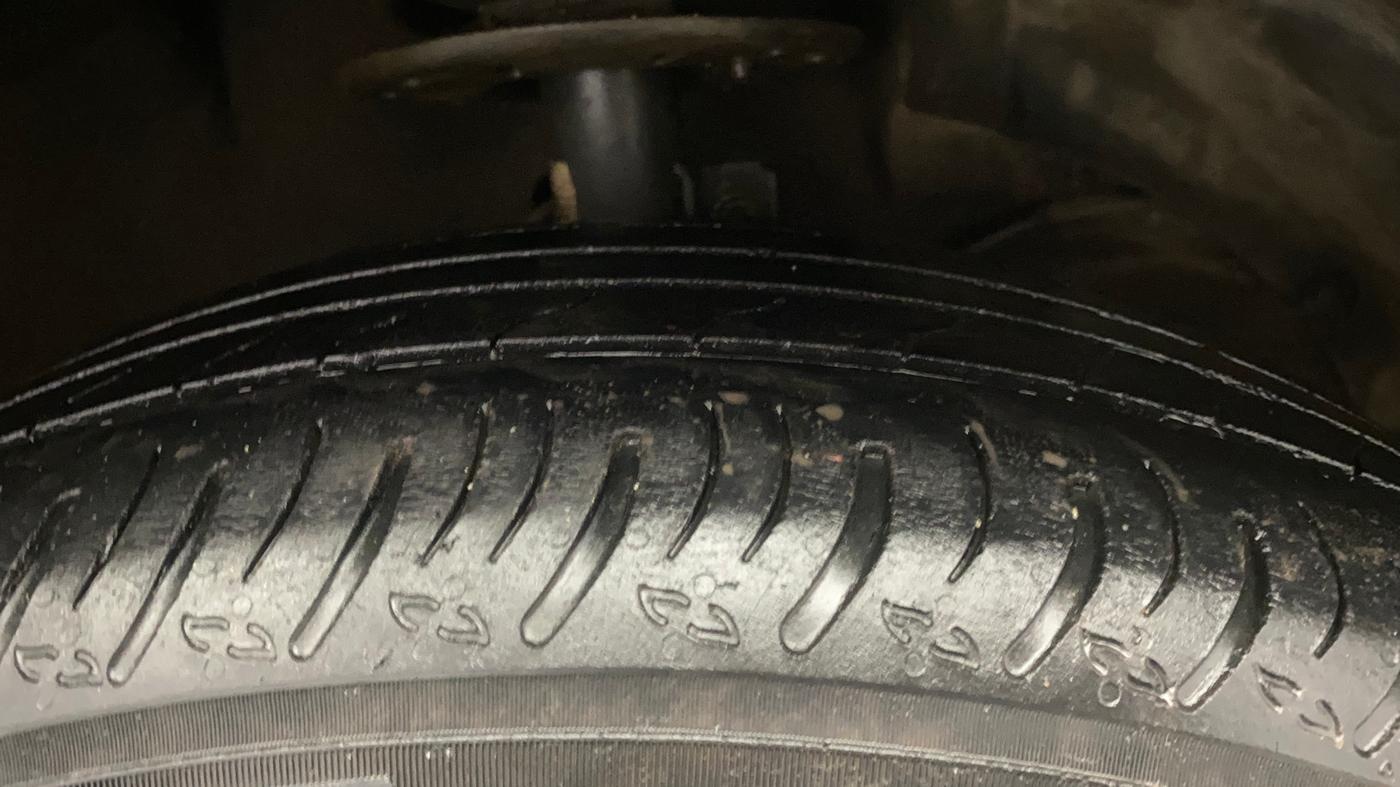 2022 Maruti XL6 ALPHA PLUS AT, Petrol, Automatic, 90,333 km, Right Front Tyre Tread