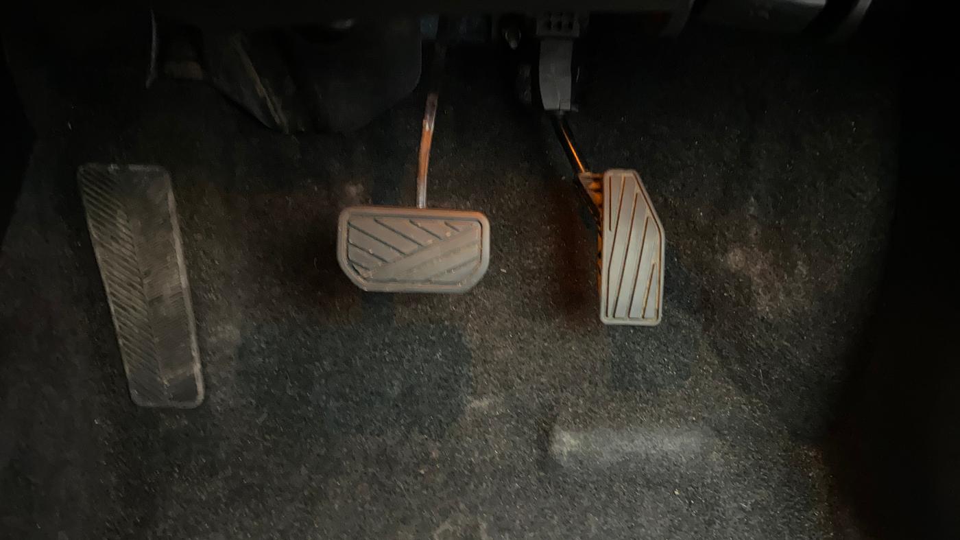 2022 Maruti XL6 ALPHA PLUS AT, Petrol, Automatic, 90,333 km, Pedals