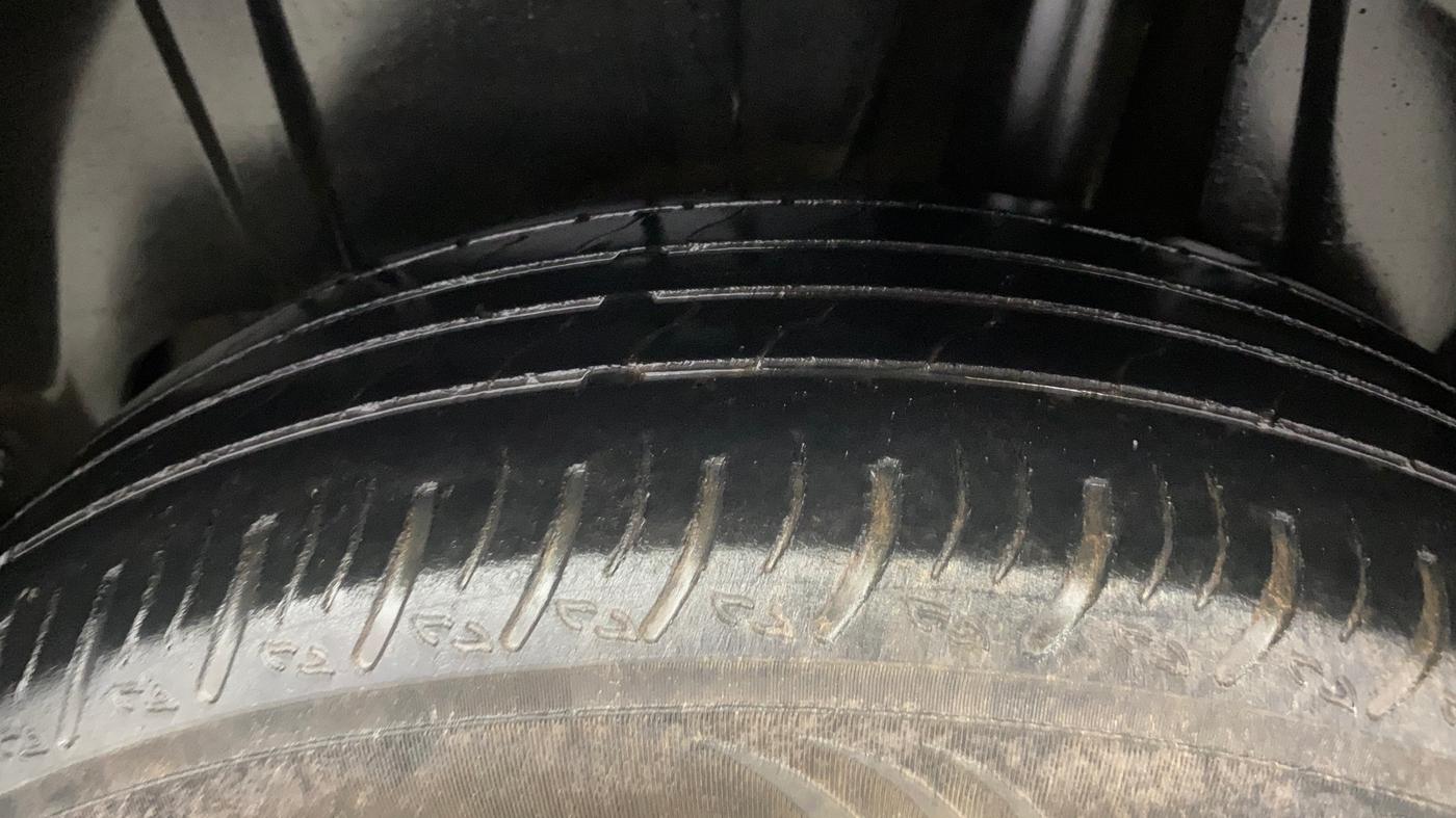 2022 Maruti XL6 ALPHA PLUS AT, Petrol, Automatic, 90,333 km, Left Rear Tyre Tread