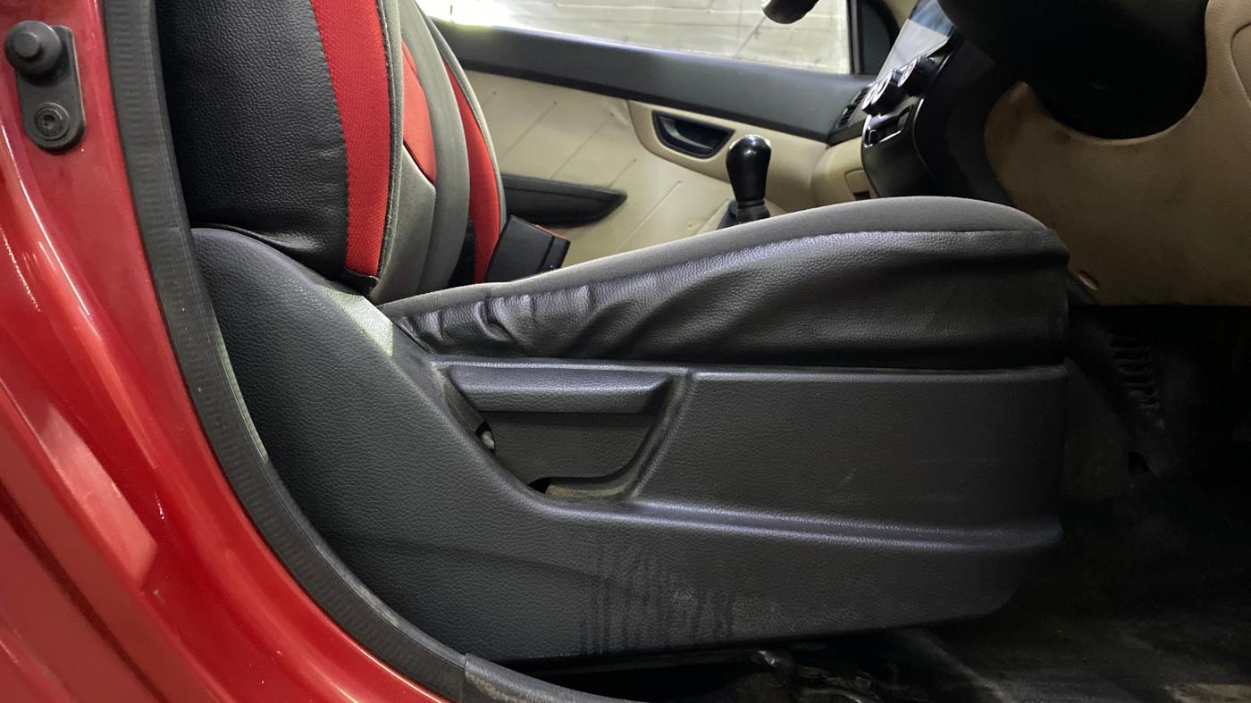 2015 Hyundai Eon D-LITE+, Petrol, Manual, 93,630 km, Driver Side Adjustment Panel