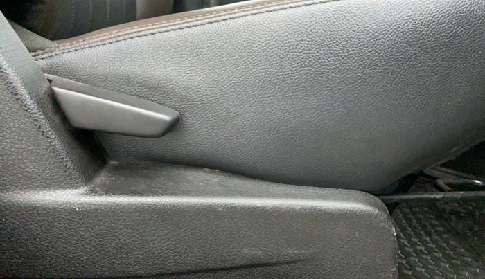 2017 Nissan Terrano XV PREMIUM 110 PS AMT DEISEL, Diesel, Automatic, 49,610 km, Driver Side Adjustment Panel