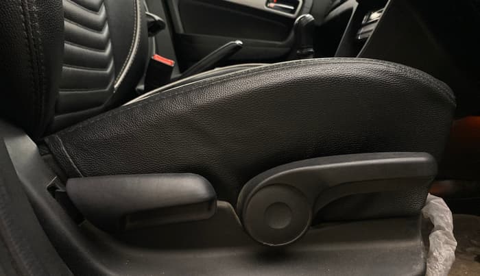 2021 Maruti Vitara Brezza ZXI PLUS, Petrol, Manual, 70,835 km, Driver Side Adjustment Panel