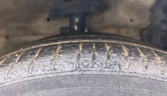 2013 Maruti Swift VDI, Diesel, Manual, 85,507 km, Right Front Tyre Tread