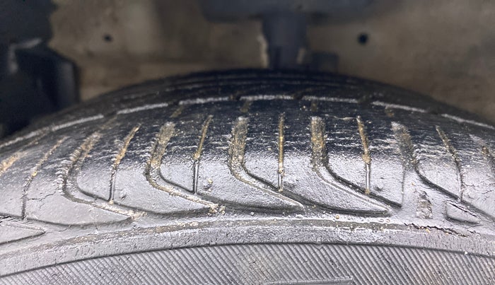 2013 Maruti Swift VDI, Diesel, Manual, 85,507 km, Left Front Tyre Tread