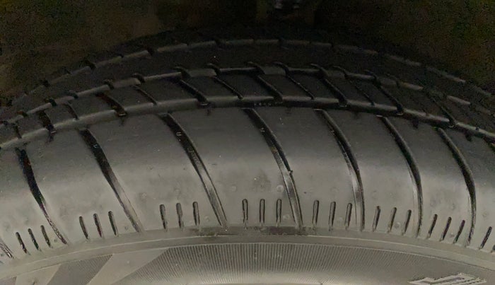 2015 Maruti Wagon R 1.0 VXI, Petrol, Manual, 30,993 km, Left Front Tyre Tread