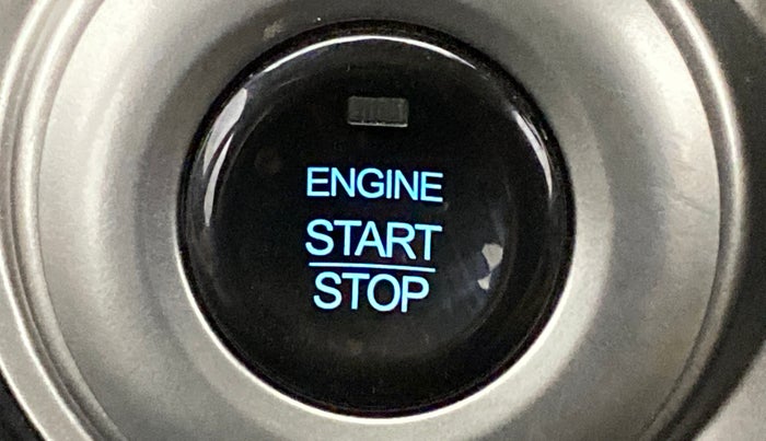 2019 Mahindra XUV500 W11 (O), Diesel, Manual, 29,491 km, Keyless Start/ Stop Button