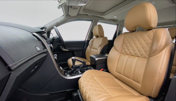 2019 Mahindra XUV500 W11 (O), Diesel, Manual, 29,491 km, Right Side Front Door Cabin