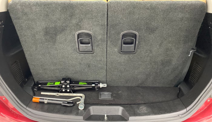 2019 Mahindra XUV500 W11 (O), Diesel, Manual, 29,491 km, Boot Inside