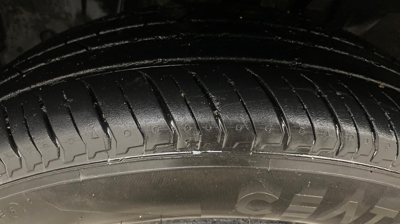 2022 Nissan MAGNITE XV PREMIUM TURBO CVT, Petrol, Automatic, 54,063 km, Left Front Tyre Tread