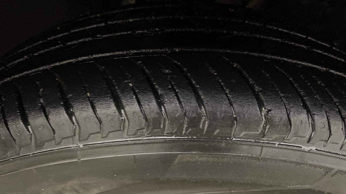 2022 Nissan MAGNITE XV PREMIUM TURBO CVT, Petrol, Automatic, 54,063 km, Right Front Tyre Tread
