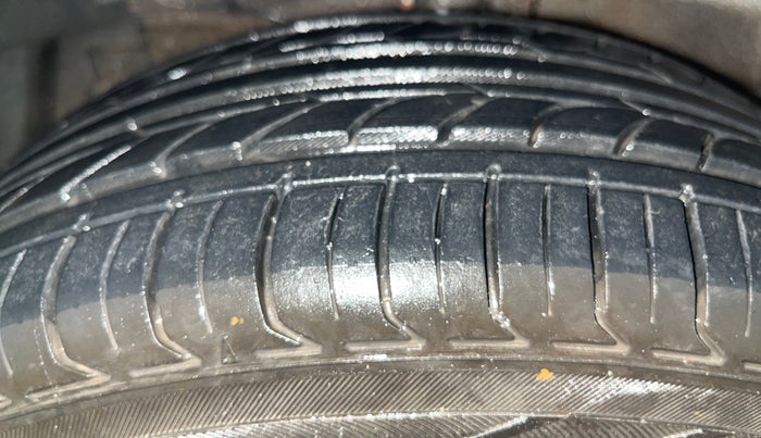 2017 Maruti Ciaz ALPHA 1.4 PETROL, Petrol, Manual, 47,203 km, Left Front Tyre Tread