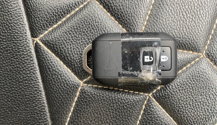 2020 Toyota Glanza G, Petrol, Manual, 94,149 km, Key Close Up