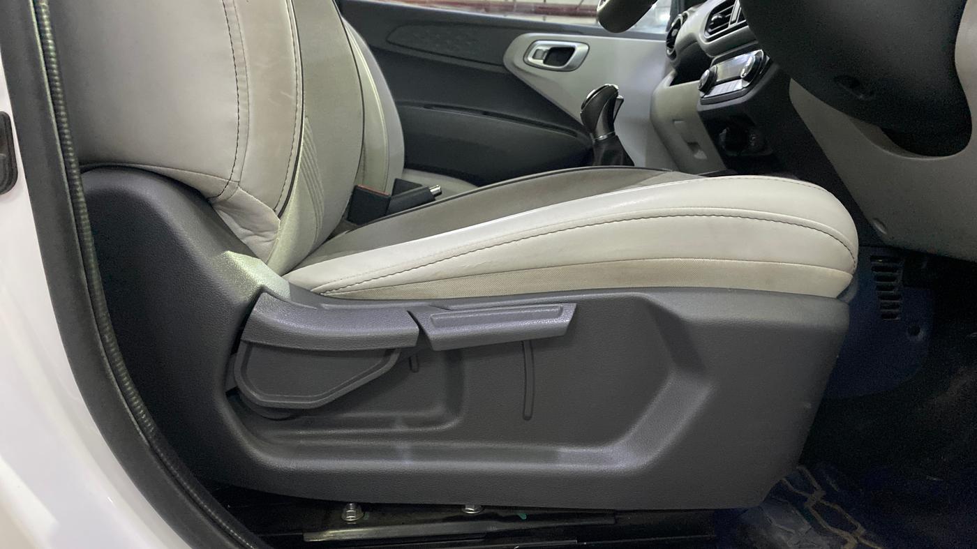 2023 Hyundai GRAND I10 NIOS ASTA AMT 1.2 KAPPA VTVT, Petrol, Automatic, 7,608 km, Driver Side Adjustment Panel