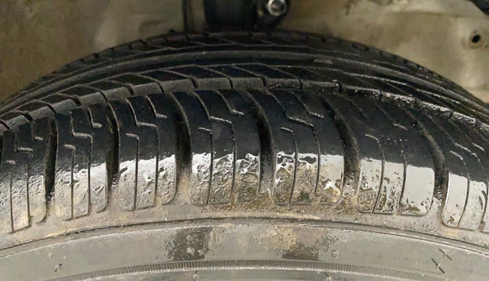 2013 Honda Brio S MT, Petrol, Manual, 70,498 km, Right Front Tyre Tread