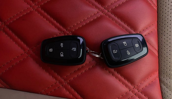 2020 Tata ALTROZ XT PETROL, Petrol, Manual, 35,713 km, Key Close Up