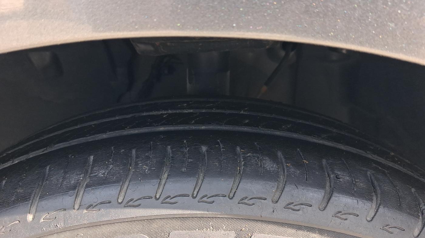 2024 Tata ALTROZ XZ PLUS SUNROOF CNG, CNG, Manual, 52,740 km, Left Front Tyre Tread