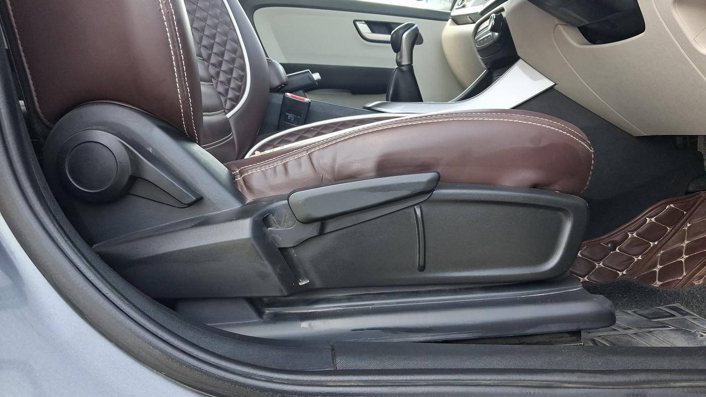 2024 Tata ALTROZ XZ PLUS SUNROOF CNG, CNG, Manual, 52,740 km, Driver Side Adjustment Panel