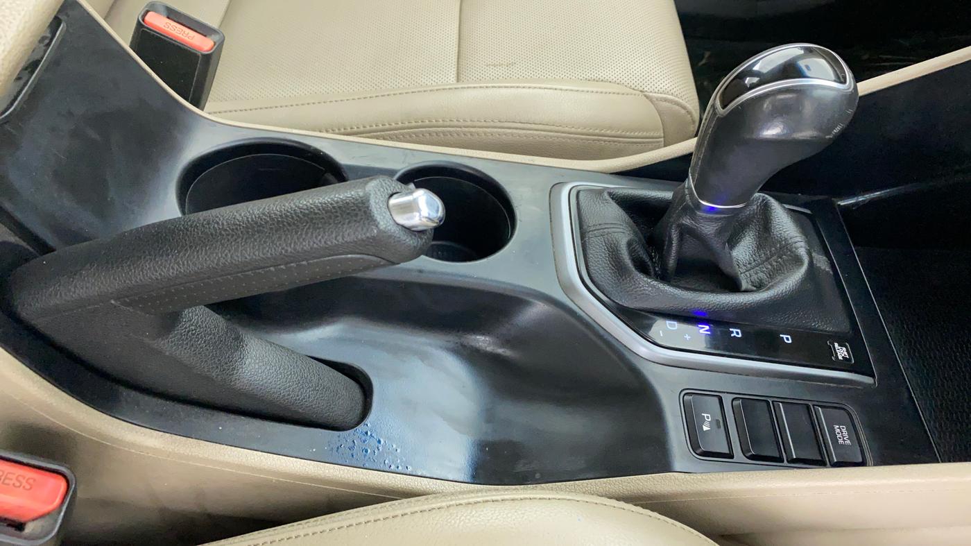 2016 Hyundai Tucson 2WD AT GL PETROL , Petrol, Automatic, 75,107 km, Gear Lever