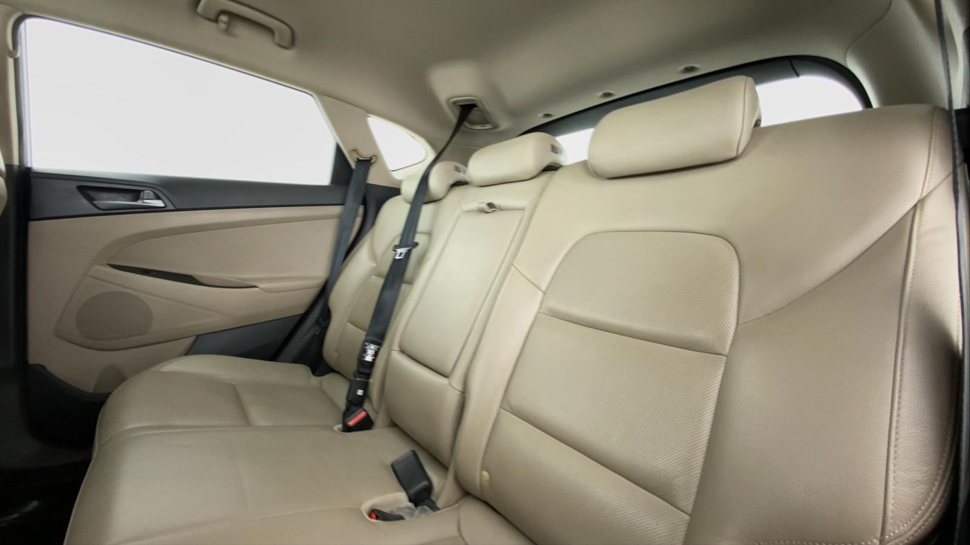 2016 Hyundai Tucson 2WD AT GL PETROL , Petrol, Automatic, 75,107 km, Right Side Rear Door Cabin
