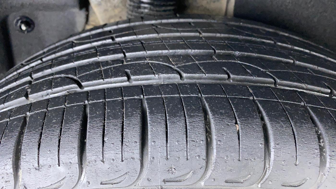 2016 Hyundai Tucson 2WD AT GL PETROL , Petrol, Automatic, 75,107 km, Right Rear Tyre Tread