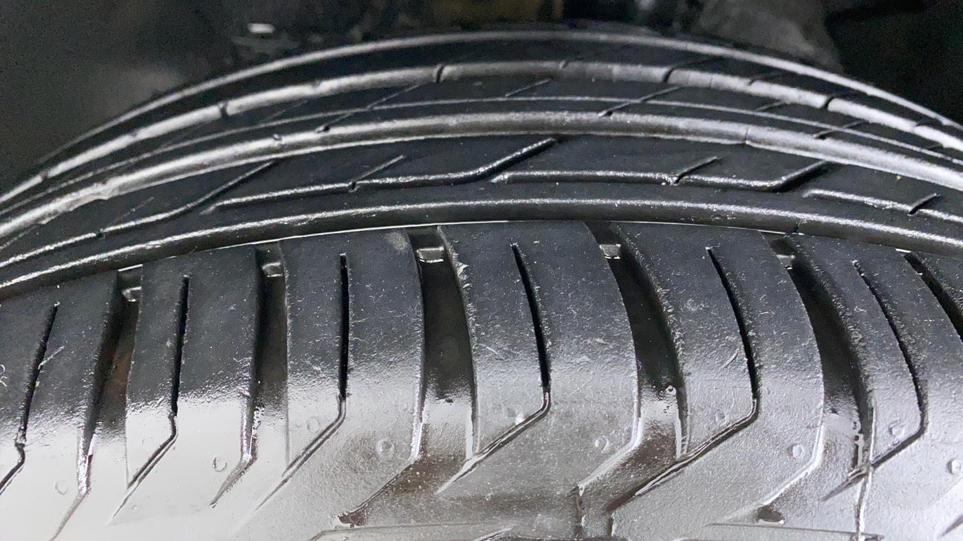 2016 Hyundai Tucson 2WD AT GL PETROL , Petrol, Automatic, 75,107 km, Left Front Tyre Tread
