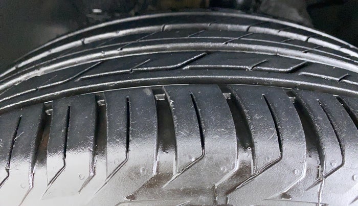 2016 Hyundai Tucson 2WD AT GL PETROL , Petrol, Automatic, 75,107 km, Left Front Tyre Tread